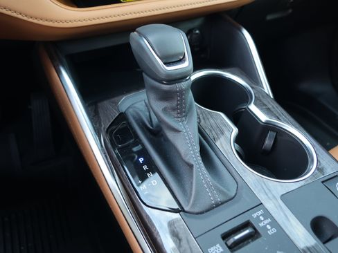 Used 2025 Toyota Highlander Platinum AWD/4WD image 29