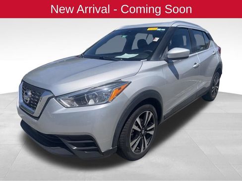 Used 2020 Nissan Kicks SV image 1