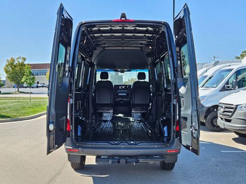 New 2025 Mercedes-Benz Sprinter 2500 image 32