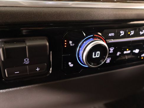 Used 2025 GMC Sierra 1500 Elevation AWD/4WD image 8