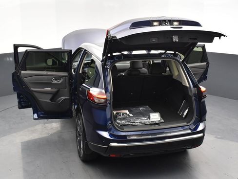 Used 2025 Nissan Rogue Platinum w/ Tech Package image 29