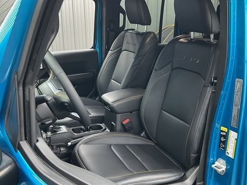 Used 2024 Jeep Wrangler Unlimited Sahara image 31