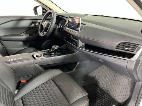 Used 2025 Nissan Rogue SV AWD/4WD image 45