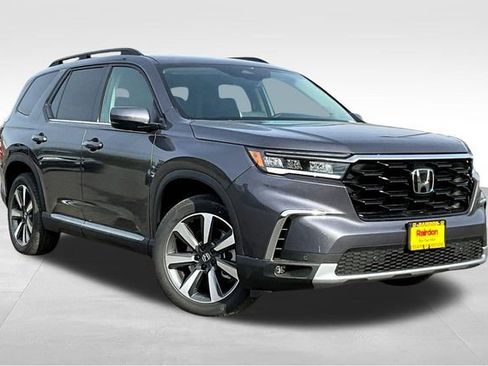 New 2025 Honda Pilot Touring image 1