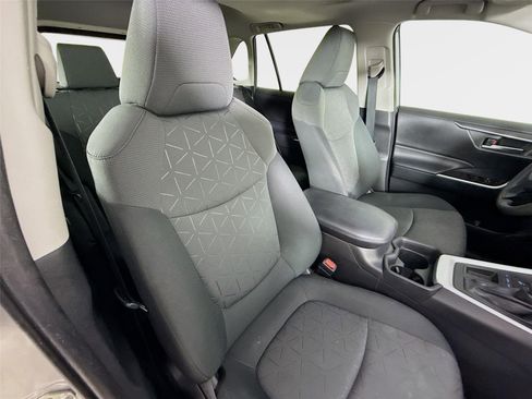 Used 2020 Toyota RAV4 XLE w/ Convenience Package FWD image 28
