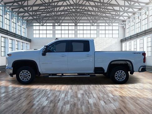 Used 2024 Chevrolet Silverado 2500 LT AWD/4WD image 7