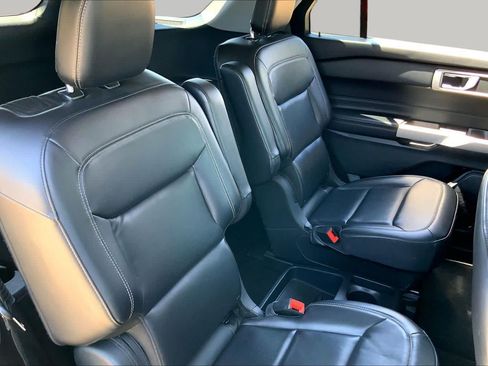 Used 2021 Ford Explorer XLT w/ Equipment Group 202A RWD image 19