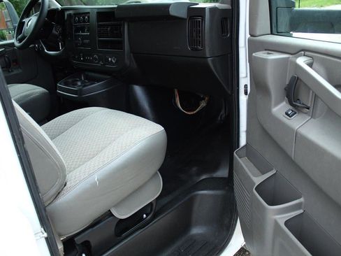 Used 2020 Chevrolet Express 3500 w/ Power Convenience Package image 16