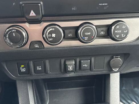 Used 2020 Toyota Tacoma SR5 image 26