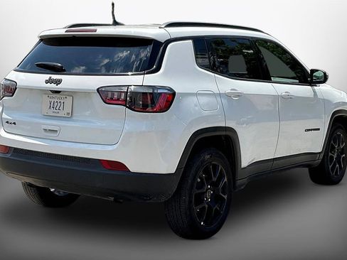 Used 2025 Jeep Compass Latitude w/ Convenience Group AWD/4WD image 6