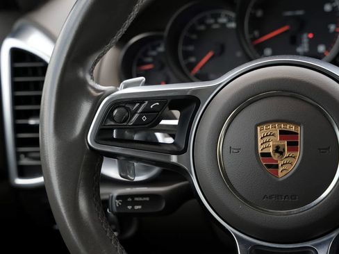 Used 2017 Porsche Cayenne AWD/4WD image 10