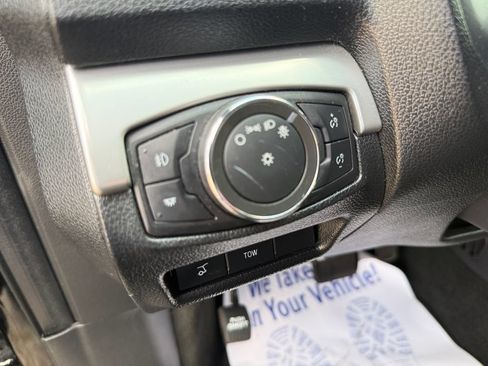 Used 2016 Ford Explorer XLT w/ Equipment Group 202A AWD/4WD image 16
