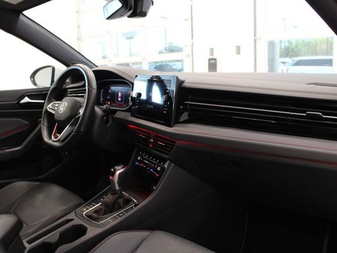 Used 2025 Volkswagen Jetta GLI Autobahn FWD image 17