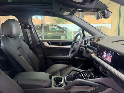 Certified 2024 Porsche Cayenne AWD/4WD image 11