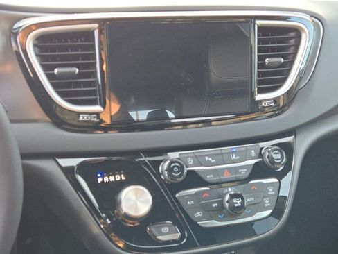 New 2026 Chrysler Voyager LX image 21