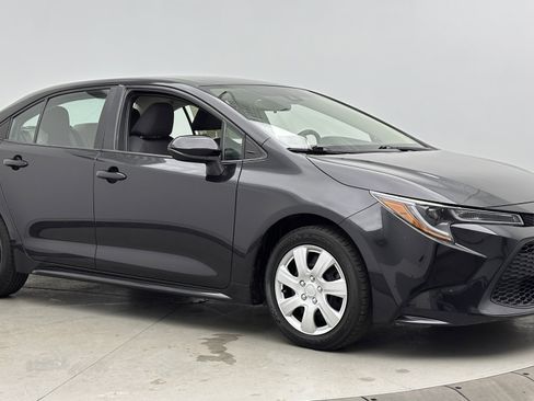 Used 2021 Toyota Corolla LE image 3