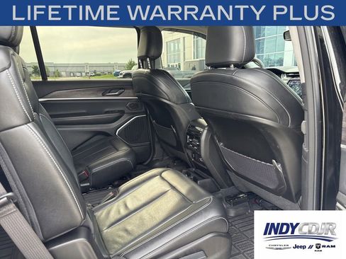Used 2023 Jeep Grand Cherokee L Limited w/ Black Appearance Package AWD/4WD image 13