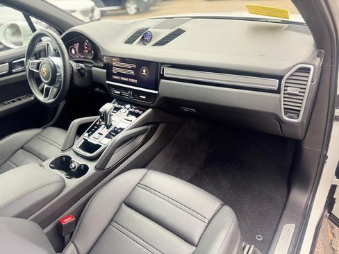 Used 2023 Porsche Cayenne S Platinum image 18