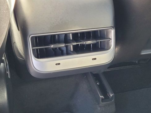 Used 2020 Tesla Model Y Performance image 11