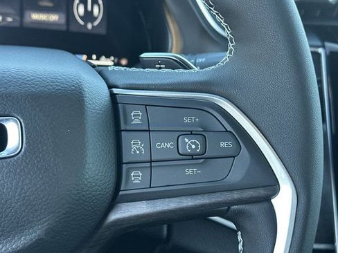 New 2025 Jeep Grand Cherokee Limited image 23