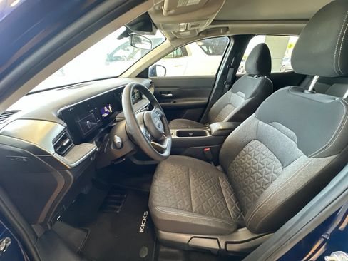 Used 2025 Nissan Kicks SV w/ SV Premium Package FWD image 8