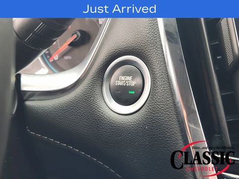 Used 2023 Chevrolet Traverse LT w/ LT Premium Package FWD image 10