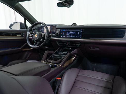 Certified 2024 Porsche Cayenne Coupe AWD/4WD image 20