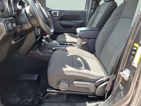 Used 2023 Jeep Gladiator Sport AWD/4WD image 15