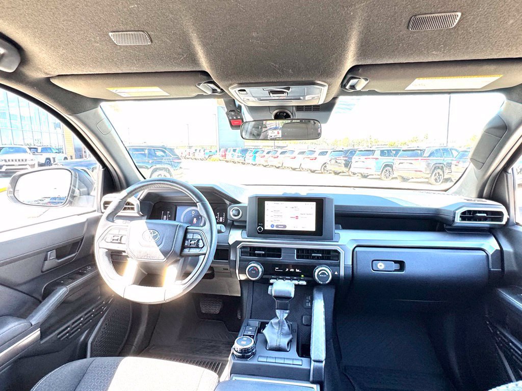 Used 2025 Toyota 4Runner SR5 AWD/4WD image 28
