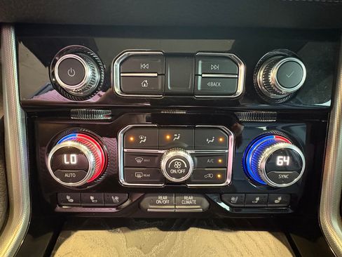 Used 2021 GMC Yukon Denali w/ Denali Premium Package RWD image 19