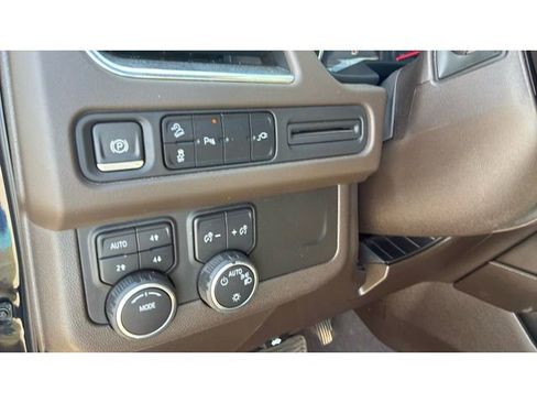 Used 2021 Chevrolet Tahoe Z71 AWD/4WD image 13