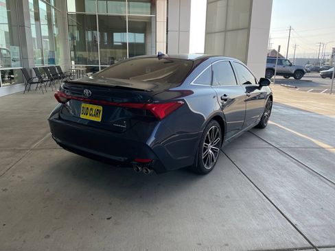 Used 2019 Toyota Avalon Touring w/ Advanced Safety Package FWD image 3