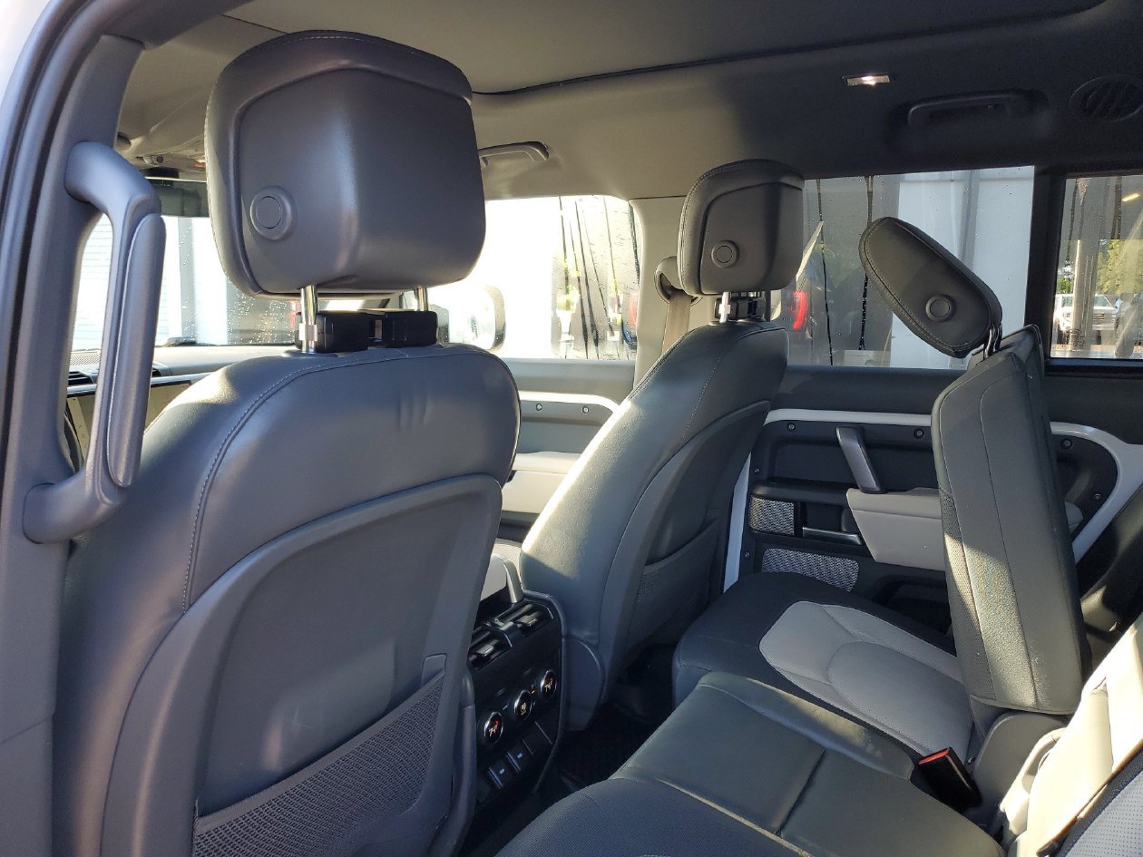 Used 2023 Land Rover Defender 130 X-Dynamic SE AWD/4WD image 9