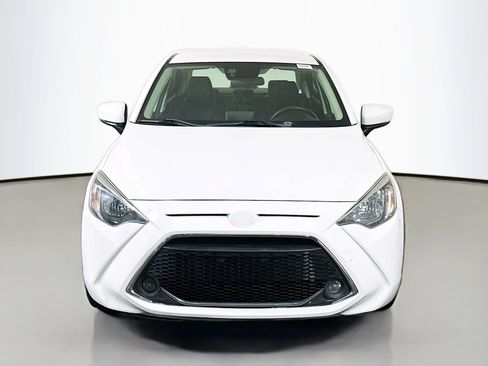 Used 2019 Toyota Yaris LE image 2