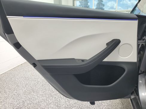 Used 2025 Tesla Model 3 Long Range RWD image 18