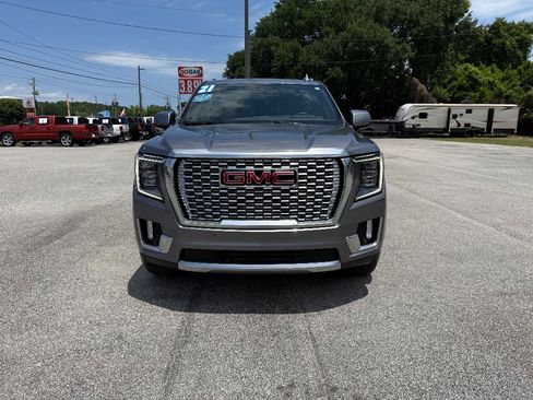 Used 2021 GMC Yukon Denali w/ Denali Premium Package AWD/4WD image 2