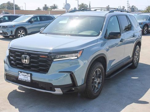 Used 2024 Honda Pilot TrailSport image 3