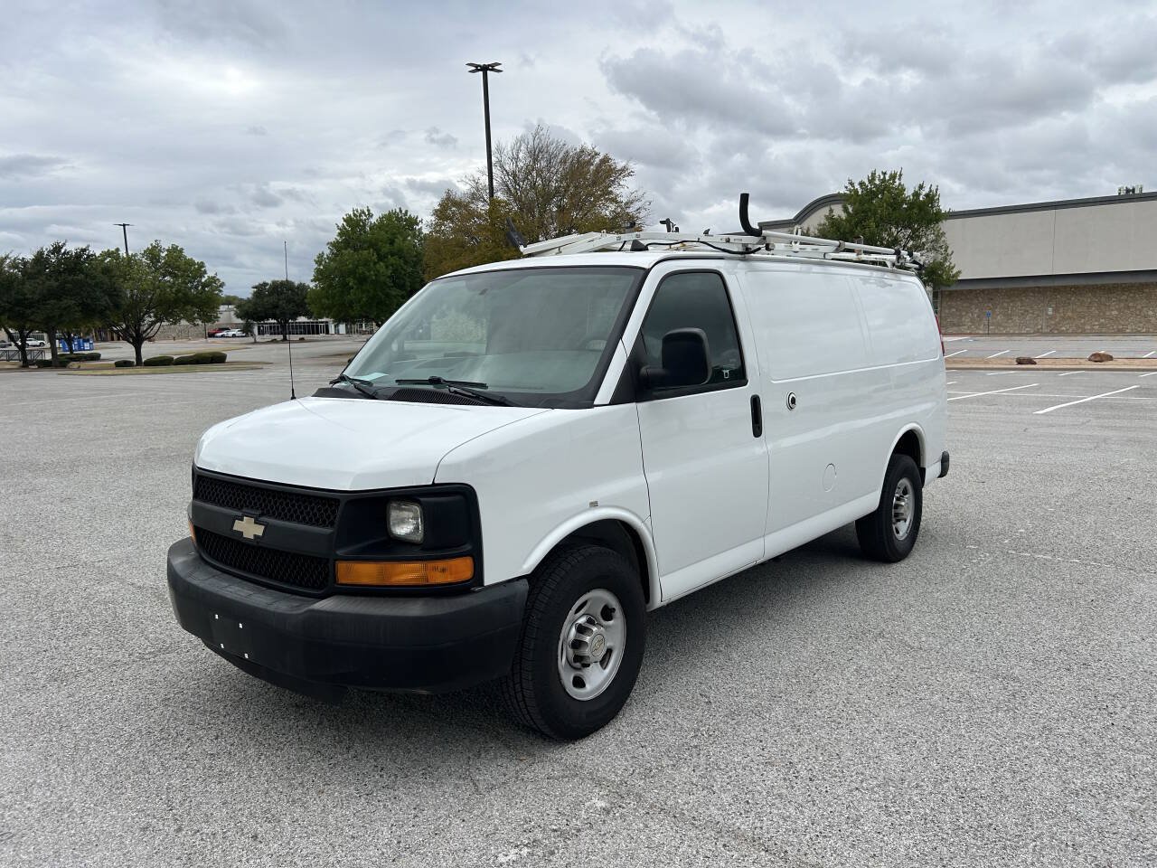 Used 2013 Chevrolet Express 2500 RWD image 8