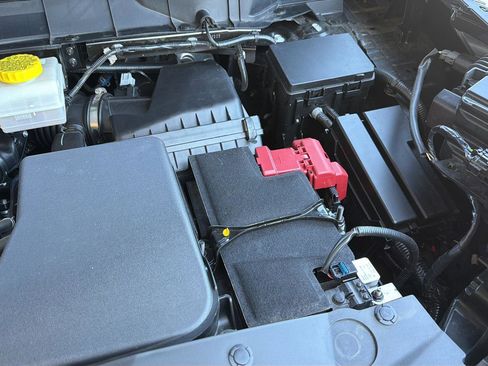 Used 2025 Nissan Pathfinder SV FWD image 37