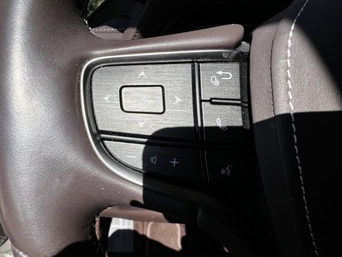 Used 2020 Lexus LS 500 w/ Interior Upgrade Package image 19