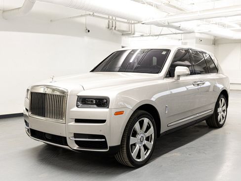 Used 2020 Rolls-Royce Cullinan image 1