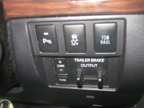 Used 2017 Toyota Tundra Limited w/ Limited Premium Package AWD/4WD image 22