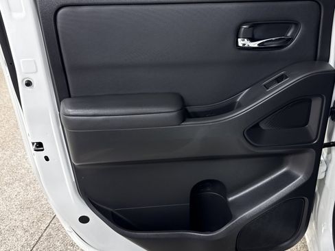 Used 2024 Nissan Frontier SV w/ SV Convenience Package image 14