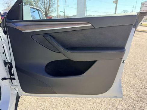 Used 2025 Tesla Model Y Long Range image 10