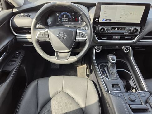 Used 2025 Toyota Grand Highlander FWD image 14