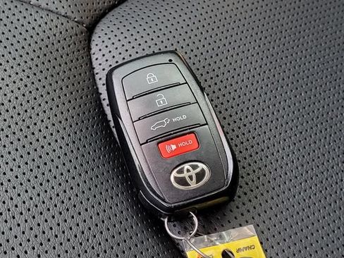 Used 2024 Toyota Highlander Limited AWD/4WD image 27