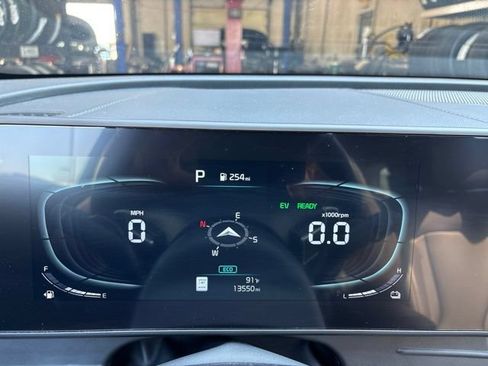 Certified 2025 Kia Sportage EX w/ EX Premium Package AWD/4WD image 11
