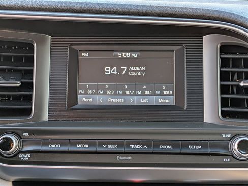 Used 2020 Hyundai Elantra SE image 20