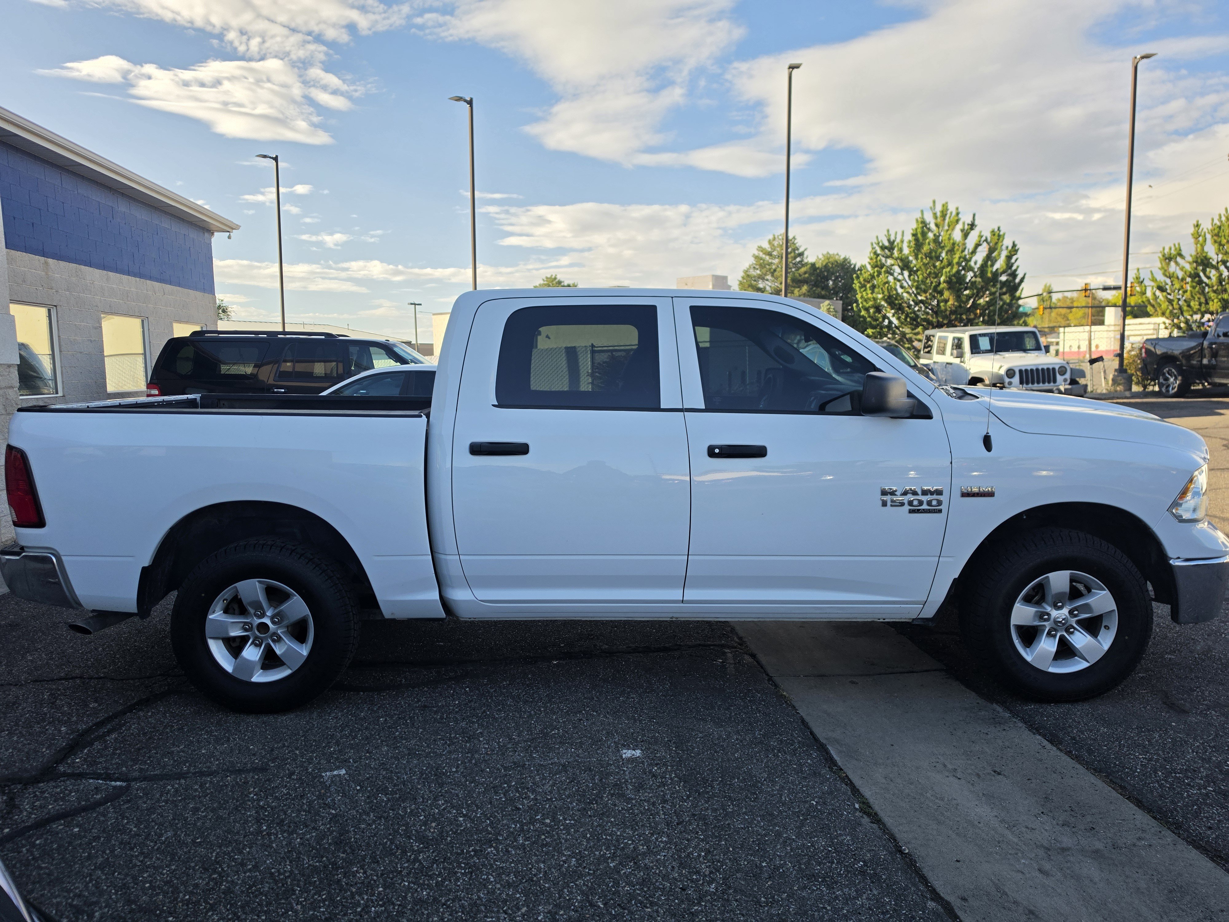 Used 2020 RAM 1500 Tradesman w/ Chrome Appearance Group AWD/4WD image 8