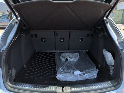 Used 2024 Porsche Macan AWD/4WD image 33